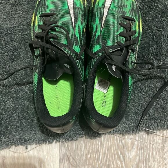 Nike Phantom Cleats - Picture 5 of 7